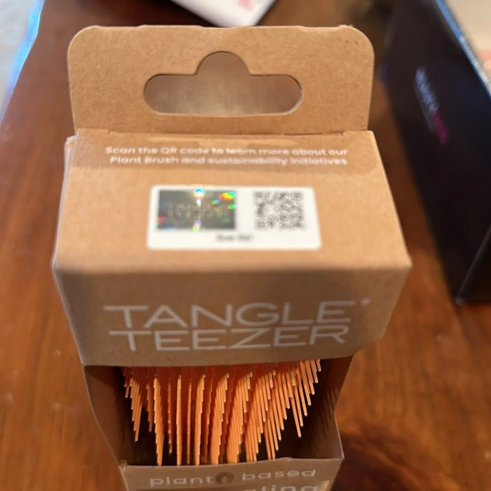 Tangle Teezer Detangling Hairbrush-Plant Based. Tangerine color